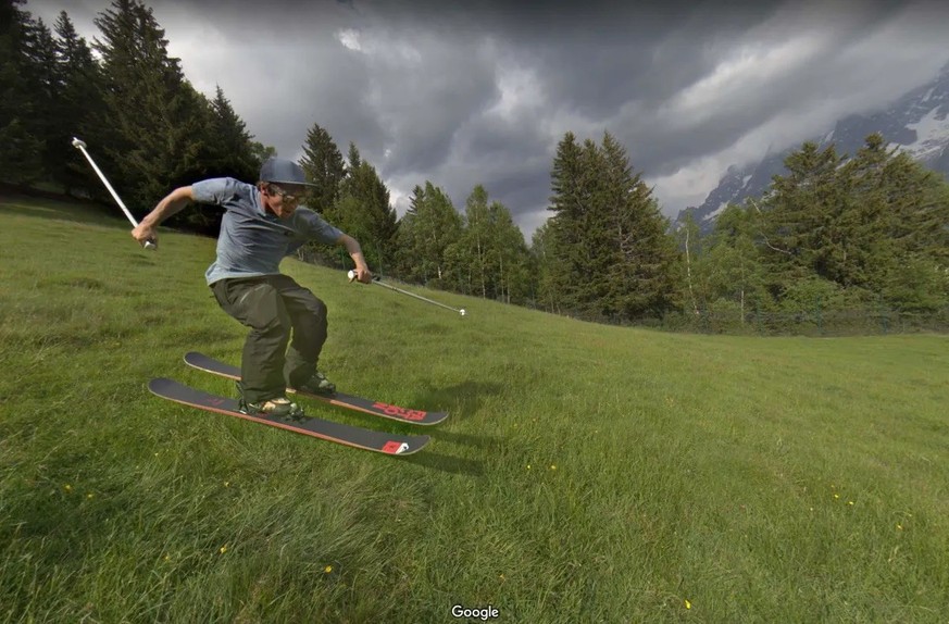 Merkwürdiges Zeug auf Google Street View 
https://www.cnet.com/pictures/crazy-images-caught-on-google-street-view/
