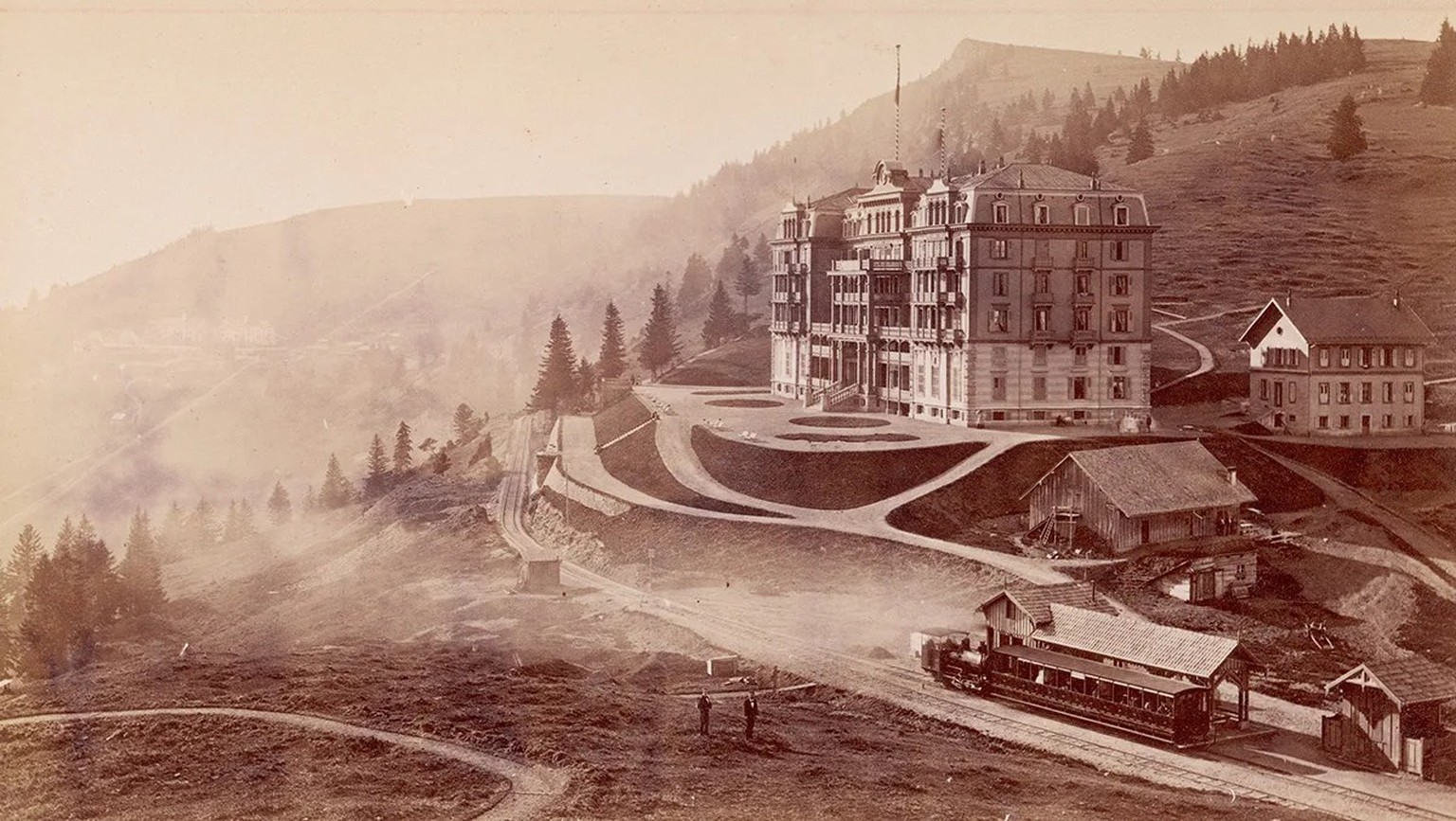Vue sur l’hôtel Rigi-First, dans les années 1870.
https://permalink.nationalmuseum.ch/100364814