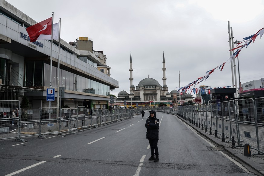 epa11312020 Turkish riot police secure the area at the Taksim Square during the International Labor Day in Istanbul, Turkey, 01 May 2024. Thousands of protesters, including members of the main labor u ...