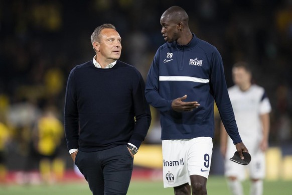 La complicité entre le coach et son buteur.