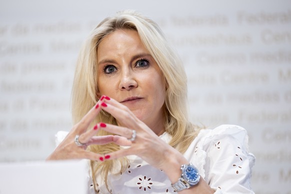 Celine Amaudruz, Nationalraetin SVP-GE, spricht waehrend einer Medienkonferenz der SVP zu den explodierenden Gesundheitskosten, am Dienstag, 2. September 2025 in Bern. (KEYSTONE/Peter Klaunzer)