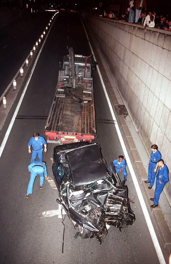 N1575 Paris/France August 31st, 1997 Non exclusive Illustration of car crash of Princess Diana and her companion Dodi Al Fayed Diana Spencer Princesse de Galles Dodi Al Fayed Paris France PUBLICATIONx ...