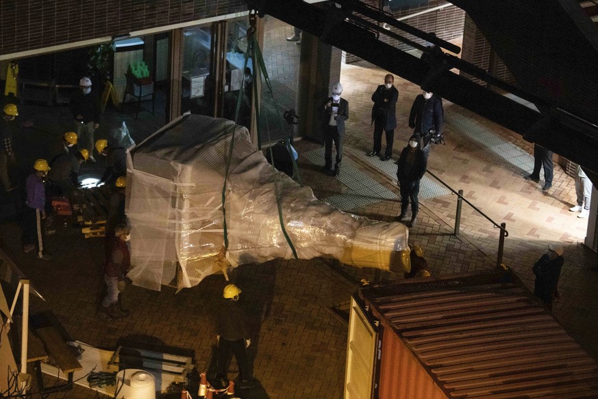 The &quot;Pillar of Shame&quot; statue, a memorial for those killed in the 1989 Tiananmen crackdown, is removed from the University of Hong Kong, Thursday, Dec. 23, 2021. The monument at the universit ...