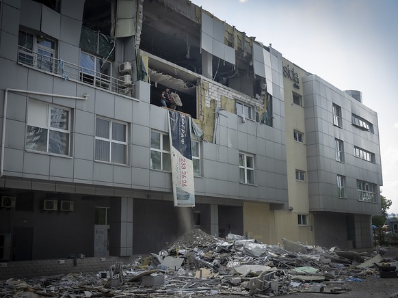Chaque jour ou presque, Moscou revendique la prise d&#039;un nouveau village, ce qui ne l&#039;empêche pas de continuer de frapper Kiev, à l&#039;image de cette clinique privée il y a 2 semaines.
