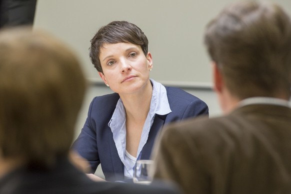 Frauke Petry, Vorsitzende der Partei &quot;Alternative fuer Deutschland&quot; (AfD), anlaesslich einer Medienkonferenz anlaesslich der ordentlichen Mitgliederversammlung der AUNS am Samstag, 23. April ...
