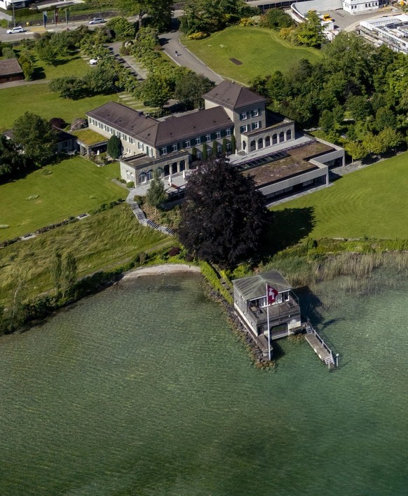 La valeur approximative de ce bien immobilier a été plusieurs fois estimée.