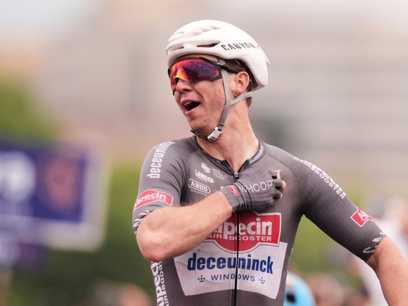 Kaden Groves a remporté une 6e étape agitée jeudi sur le Giro