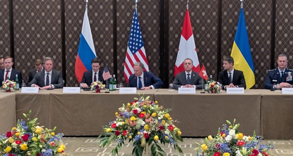 Les Etats-Unis et les délégations ukrainienne et russe se sont réunies à Genève avec la présence du conseiller fédéral Ignazio Cassis au début de la rencontre.