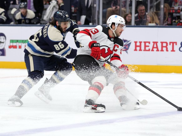 Nico Hischier (à droite) et les Devils ont renoué avec la victoire mercredi