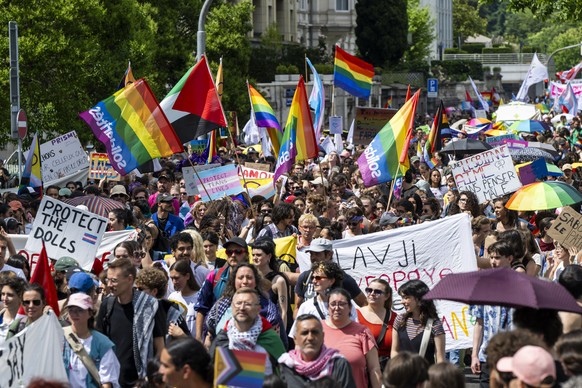 epa12162409 People take part in a march in the streets for the rights of the LGBTIQ+ community during the major Romandie Pride March event in Geneva, Switzerland, 07 June 2025. EPA/MARTIAL TREZZINI