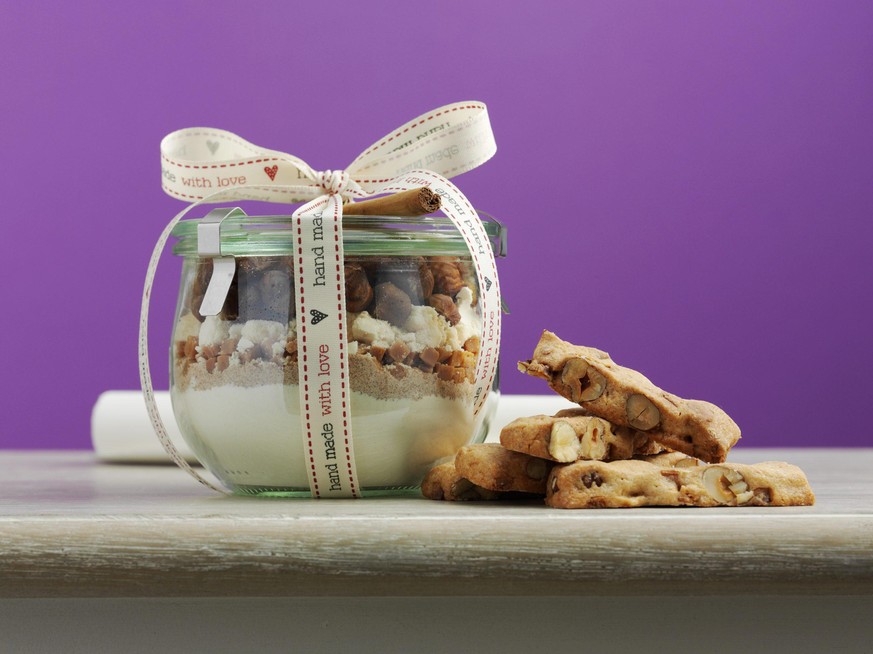 Les cadeaux de Noël gourmands faits maison font toujours leur petit effet.