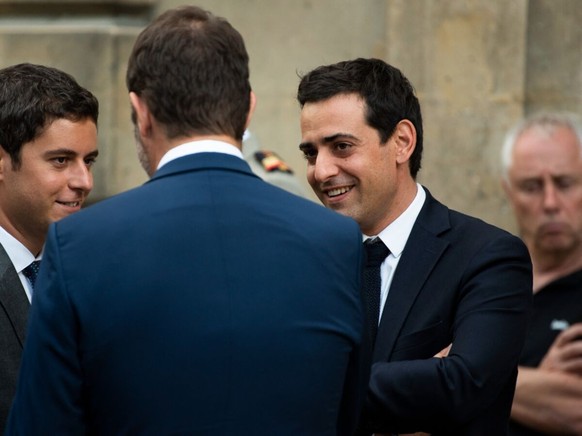 Gabriel Attal et Stéphane Séjourné, puissants communicateurs au service de Macron et en couple depuis 2015.