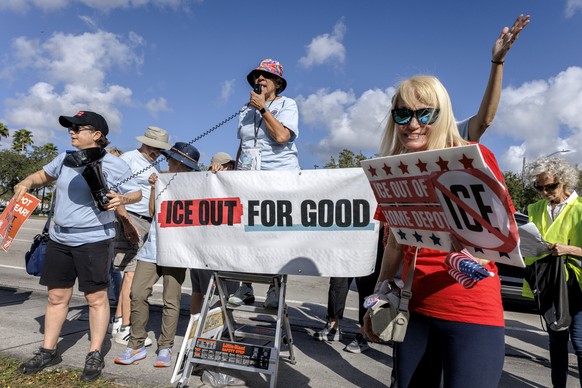 epa12641255 Activists attend the protest 'ICE is not welcome here' at the entrance to the Home Depot store in Boca Raton, Florida, USA, 10 January 2026. Hope and Action Indivisible, Indivisi ...