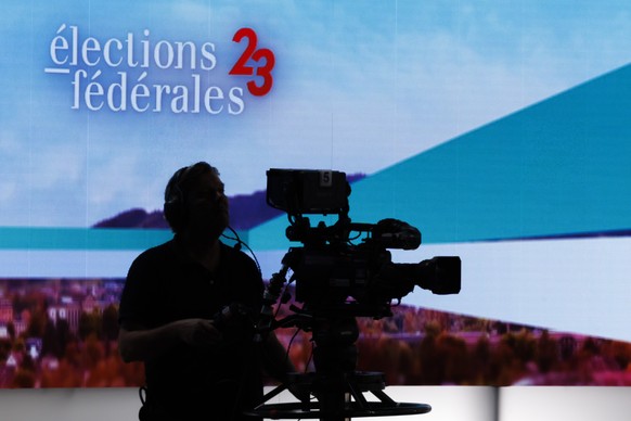 Vue generale du studio 4 de la RTS ou a lieu l&#039;emission speciale &quot;Election 2023&quot; de la RTS , lors de la journee des elections federales 2023 du Conseil national et du Conseil des Etats, ...