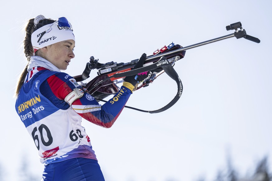 Jeanne Richard of France shoots during the women&#039;s 15k individual race at the IBU Biathlon World Championships, Tuesday, Feb. 18, 2025, in Lenzerheide, Switzerland. (Gian Ehrenzeller/Keystone via ...