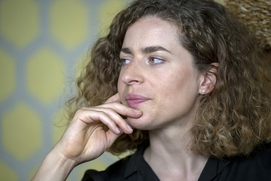 Die Radsportlerin Marlen Reusser an einer Medienkonferenz in Basel, am Donnerstag, 25. April 2024. Nach einem schweren Sturz an der Flandern-Rundfahrt am 31. Maerz 2024, wo sie Kiefer, beide Gehoergae ...