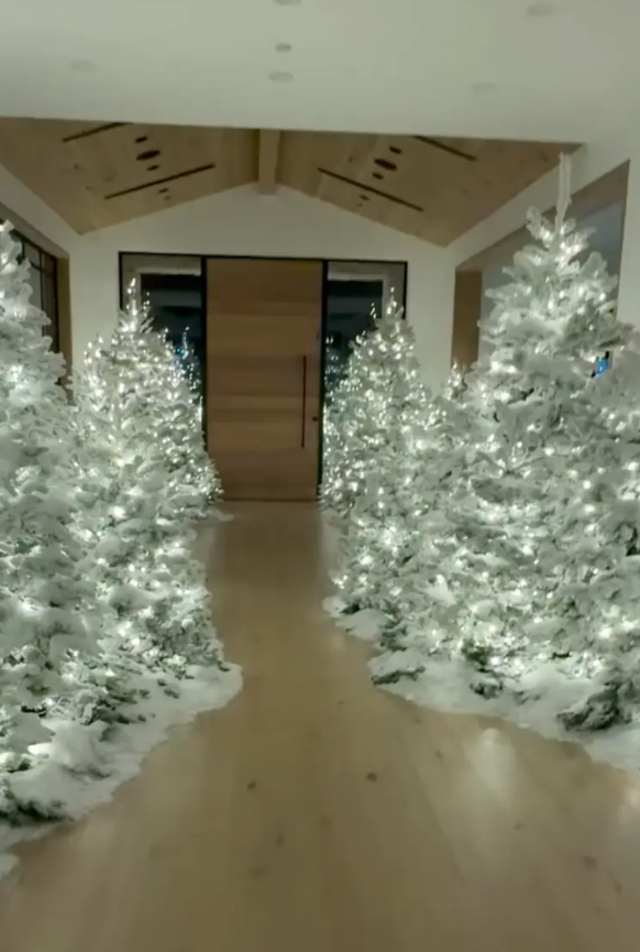 Kim pourrait ouvrir une foire aux sapins.