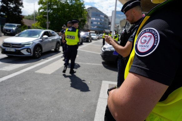 French police officers check cars crossing the border between Geneva and the French town of Gaillard, France, Wednesday, June 10, 2026, ahead of the upcoming G7 summit due to take place June 15-17 in  ...