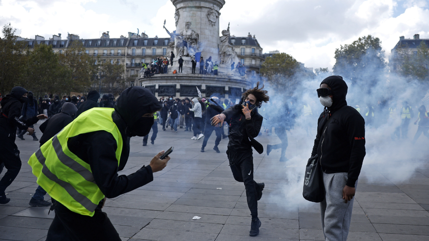 Manifs' en France: les images choc des affrontements
