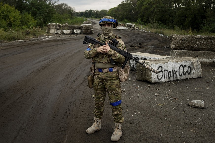 A Ukrainian serviceman stands at the checkpoint near the recently retaken area of Izium, Ukraine, Thursday, Sept. 15, 2022. (AP Photo/Evgeniy Maloletka)