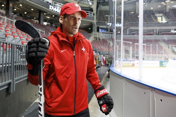 Patrick Fischer, head coach of Switzerland national ice hockey team, arrives a Switzerland team training session at the IIHF 2023 World Championship, at the Riga Arena, in Riga, Latvia, Thursday, May  ...