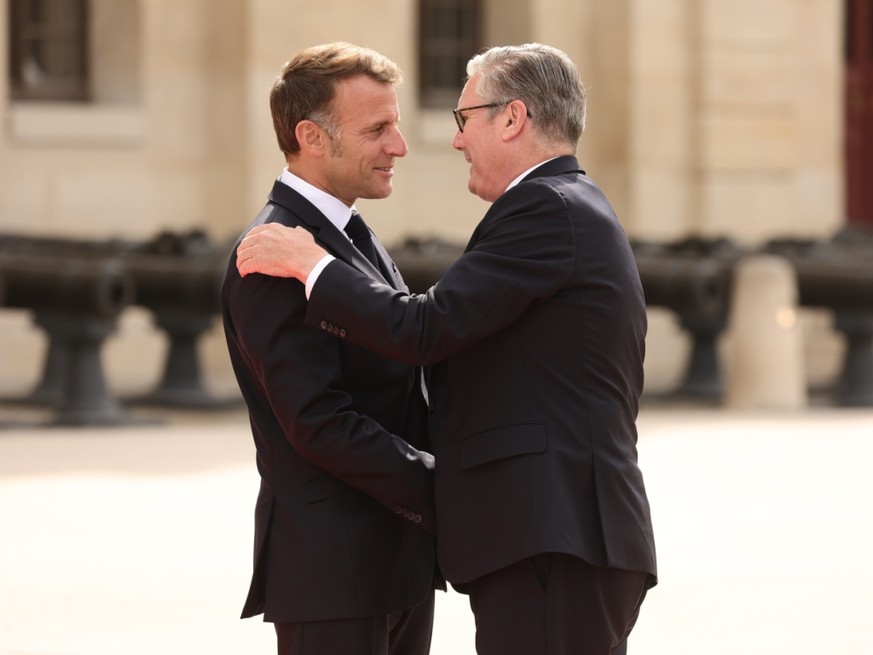 Emmanuel Macron (à gauche) et Keir Starmer (à droite) sont à l'origine de la Coalition des volontaires qui apporte un soutien diplomatique et militaire à l'Ukraine.