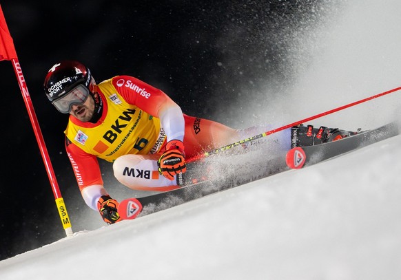 ABD0207_20230125 - SCHLADMING - �STERREICH: Loic Meillard (SUI) am Mittwoch, 25. J�nner 2023, in Aktion im 2. Durchgang des Riesentorlaufs der M�nner in Schladming. - FOTO: APA/GEORG HOCHMUTH