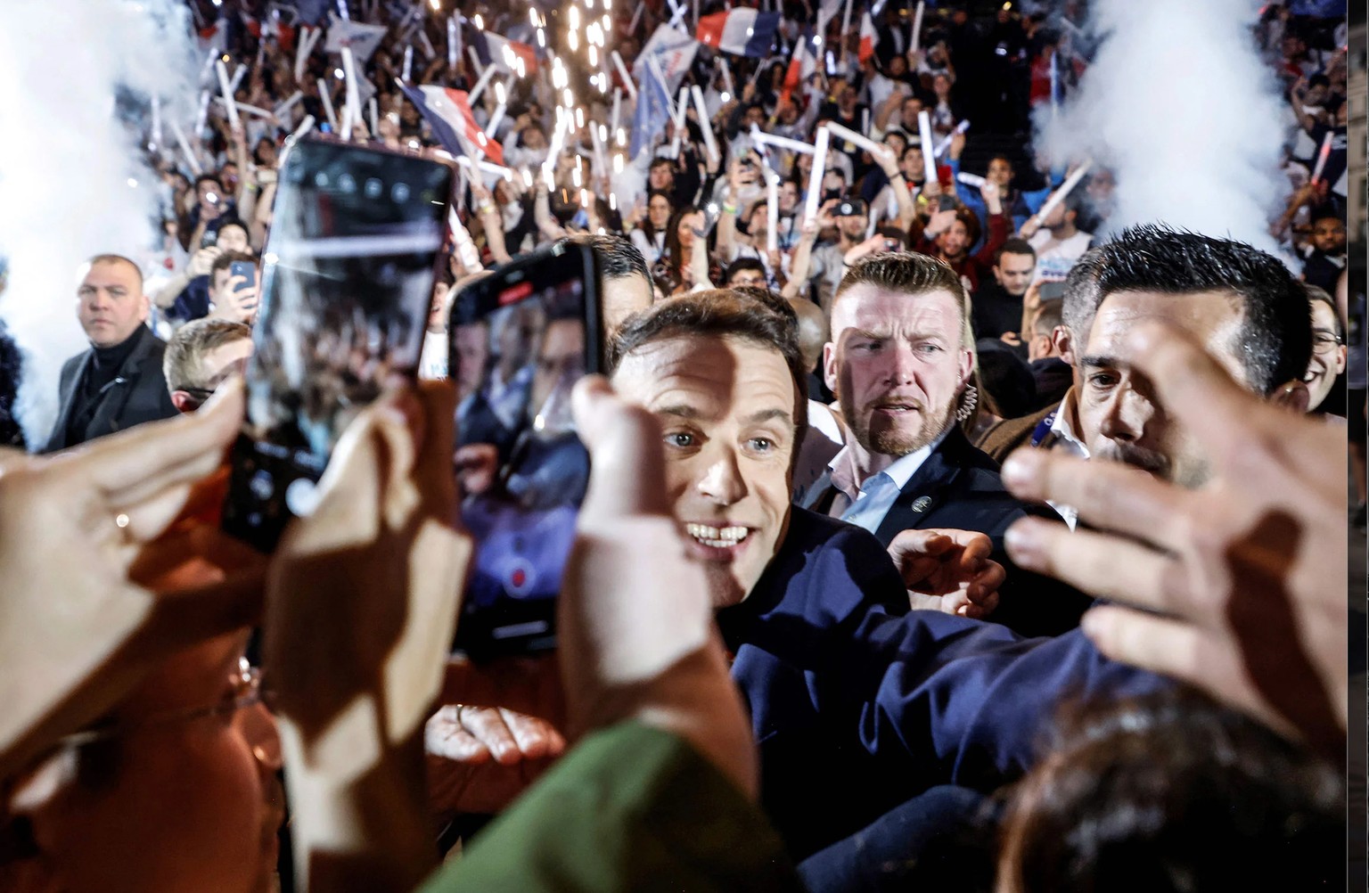 Le président français Emmanuel Macron en meeting à Nanterre avant sa réélection, le 2 avril.