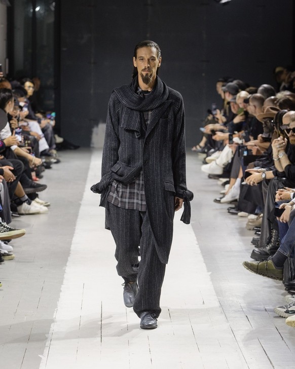 Yohji Yamamoto printemps/été 2024.