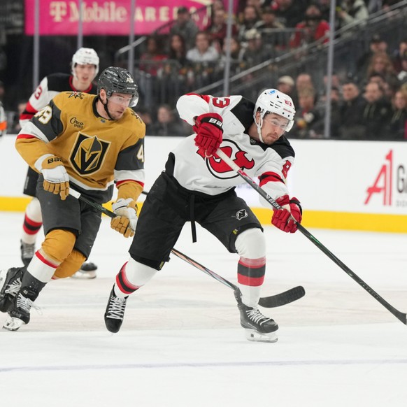 Juho Lammikko (ici à droite sous le maillot des Devils) est de retour à Zurich