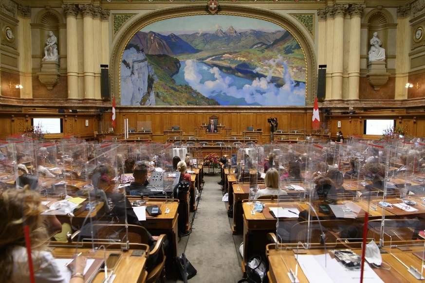 Si la mesure est adoptée, les parlementaires siégeront sans porter le masque et les parois en plexiglas seront enlevées.