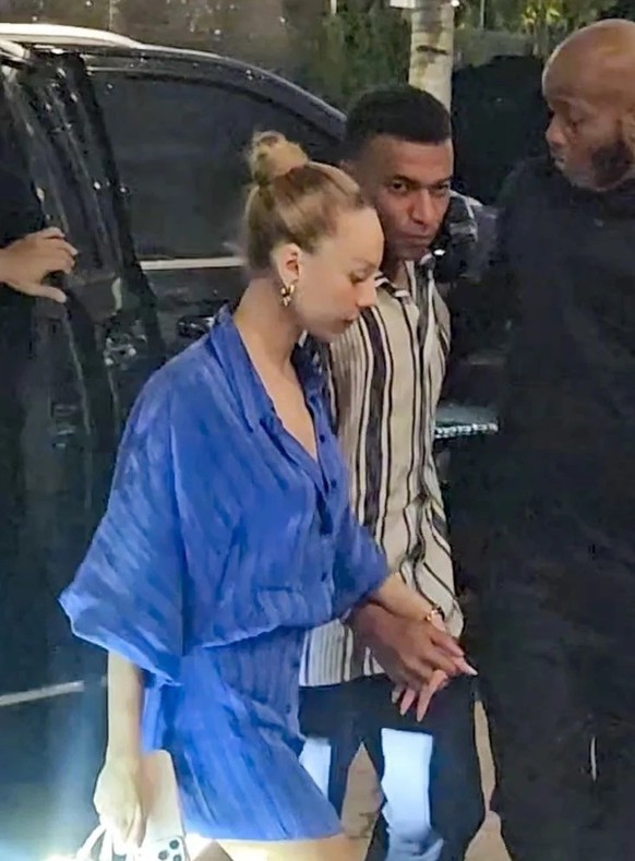 La fin de l'ère du secret? Depuis ce week-end et la fin du Mondial, Kylian et Ester ne font plus vraiment mine de se cacher.