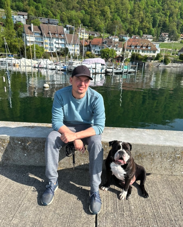 Alain Meyer aime se ressourcer avec son chien au bord du lac de Bienne.