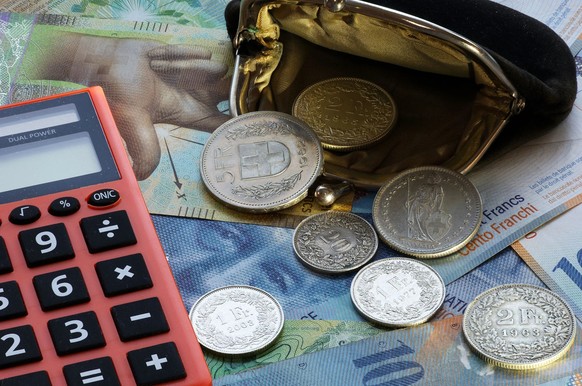 Une personne percevant un revenu annuel de 150 000 francs peut s'attendre à toucher une rente mensuelle d'environ 5250 francs.
