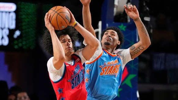 Kyshawn George (à gauche) a gagné le Rising Stars Challenge avec la Team Vince