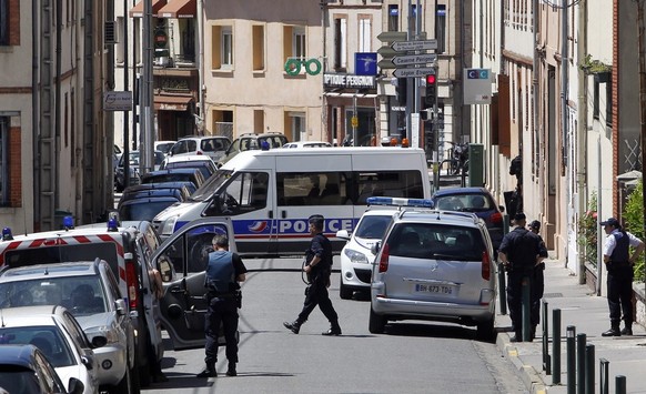 epa03274314 French Police officers are seen during the raid against an alleged member of al-Qaeda who took four hostages in a bank, in toulouse, France, 20 June 2012. The last two hostages at a bank i ...