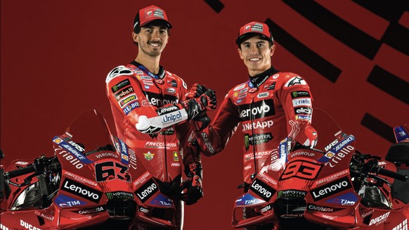 Bagnaia et Marquez lors de la présentation officielle, lundi en Italie du nord.