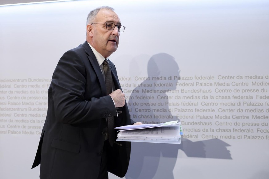 Bundesrat Guy Parmelin fotografiert an einer WBF Medienkonferenz zur Abstimmung ueber die Volksinitiative &quot;Mehr bezahlbare Wohnungen&quot; , am Montag, 25. November 2019, im Medienzentrum Bundesh ...