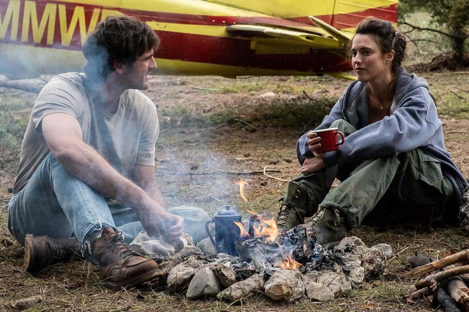 Hig (Jacob Elordi) et Cima (Margaret Qualley) vont apporter un peu de douceur dans ce monde de brutes.