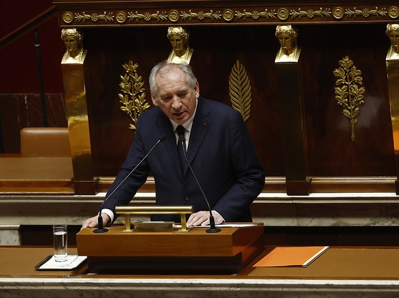 &quot;Le mot de suspension ne trompe personne. La suspension dans la guerre de l&#039;aide