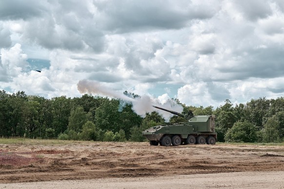 Le nouveau système d’artillerie, nommé Artillery Gun Module (AGM), sera monté sur la plateforme de mobilité Piranha IV, faite par le fabricant suisse GDELS-Mowag.