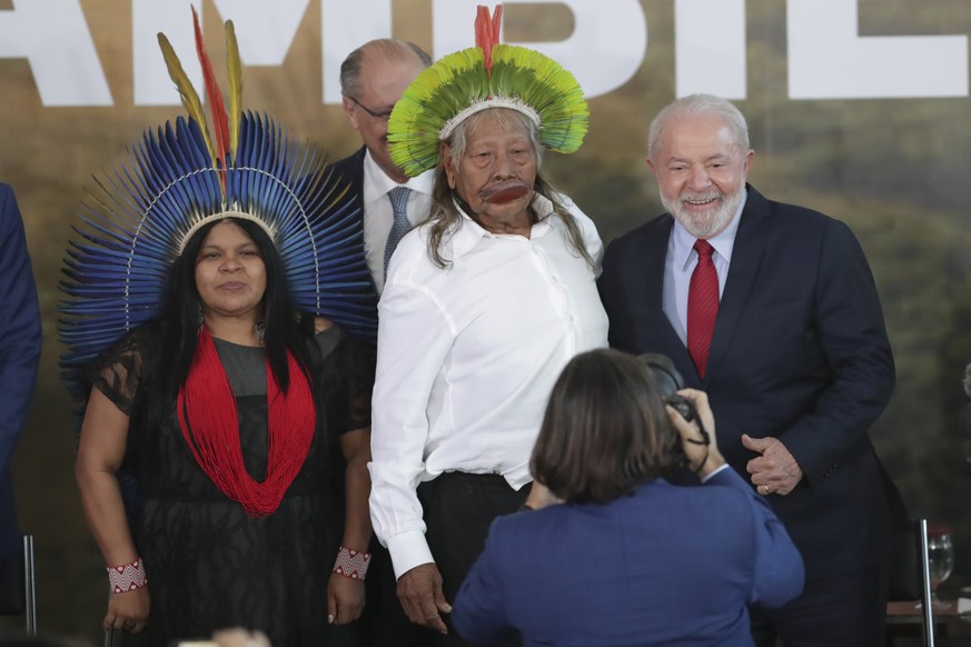 Brazilian President Luiz Inacio Lula da Silva, right, poses for pictures with Indigenous Chief Raoni Metuktire, center, and Indigenous Peoples Minister Sonia Guajajara during an event announcing measu ...