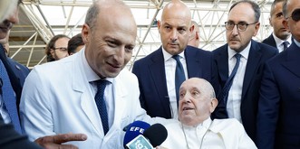 Le chirurgien du pape soupçonné d'une fraude pas très catholique