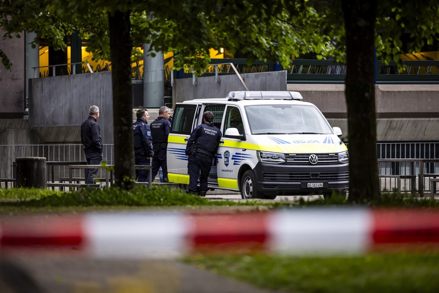 epa11342802 Police forces on the grounds of the Zofingen BZZ education centre after a knife attack by an unknown man on several people at various locations in Zofingen, Switzerland, 15 May 2024. Accor ...