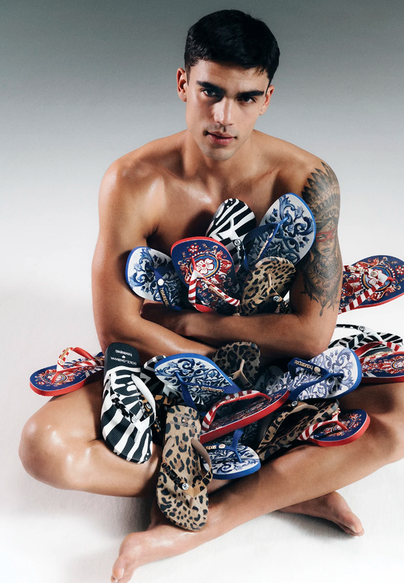 Les Havaianas x Dolce &amp; Gabbana sortent le 14 juin.