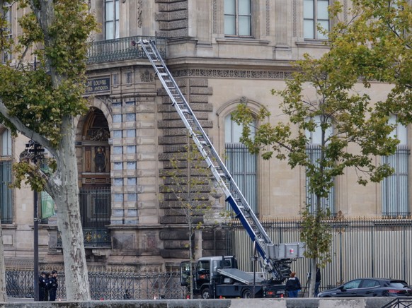 Les voleurs ont brisé les fenêtres de la salle où se trouvaient les bijours après s&#039;être hissés depuis l&#039;éxtérieur sur une nacelle.