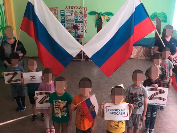 Dans les camps de rééducation, les enfants ukrainiens doivent s'approprier une nouvelle identité russe.
