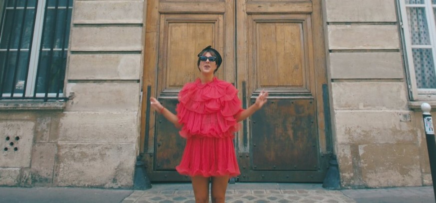 Marie s'infiltre se moque d'«Emily in Paris»