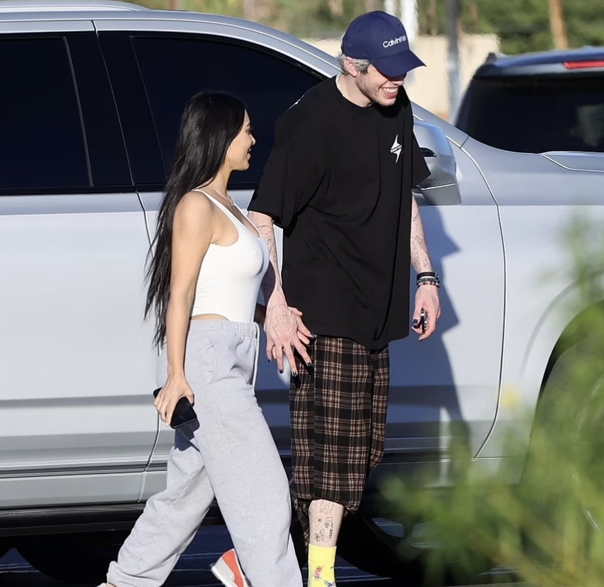 kim kardashian pete davidson saturday night live snl kanye west couple