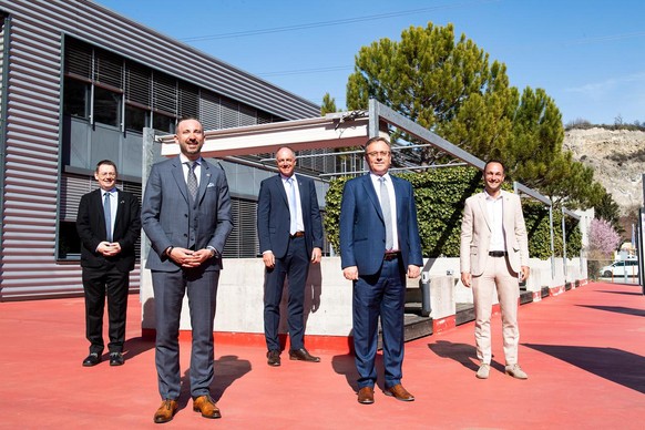 Le nouveau Conseil d&#039;Etat valaisan avec Franz Ruppen (UDC), Frederic Favre (PLR), Christophe Darbellay (PDC), Roberto Schmidt (PDC) et Mathias Reynard (PS), de gauche, pose pour la photo lors du  ...